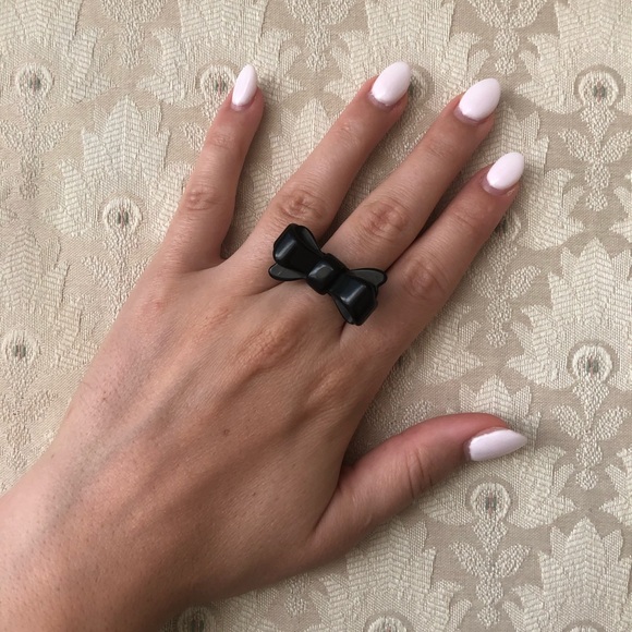 Black Bow Ring - Picture 4 of 5